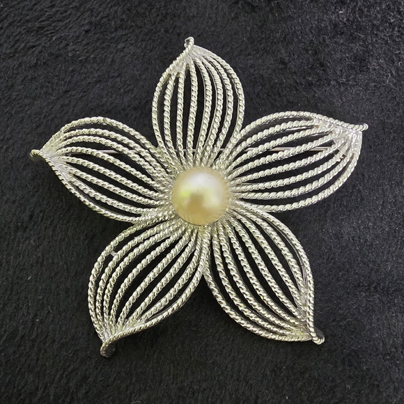 Sarah Cov Flower - Picture 1 of 6